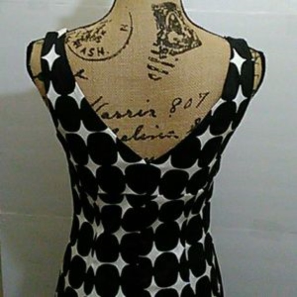 Black and white v-neck geometric pattern dress - Picture 4 of 8